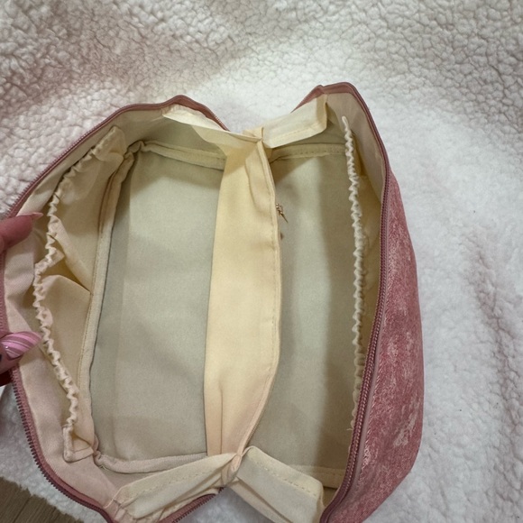 Source Unknown Pink Textured Cosmetic Bag - Picture 3 of 3